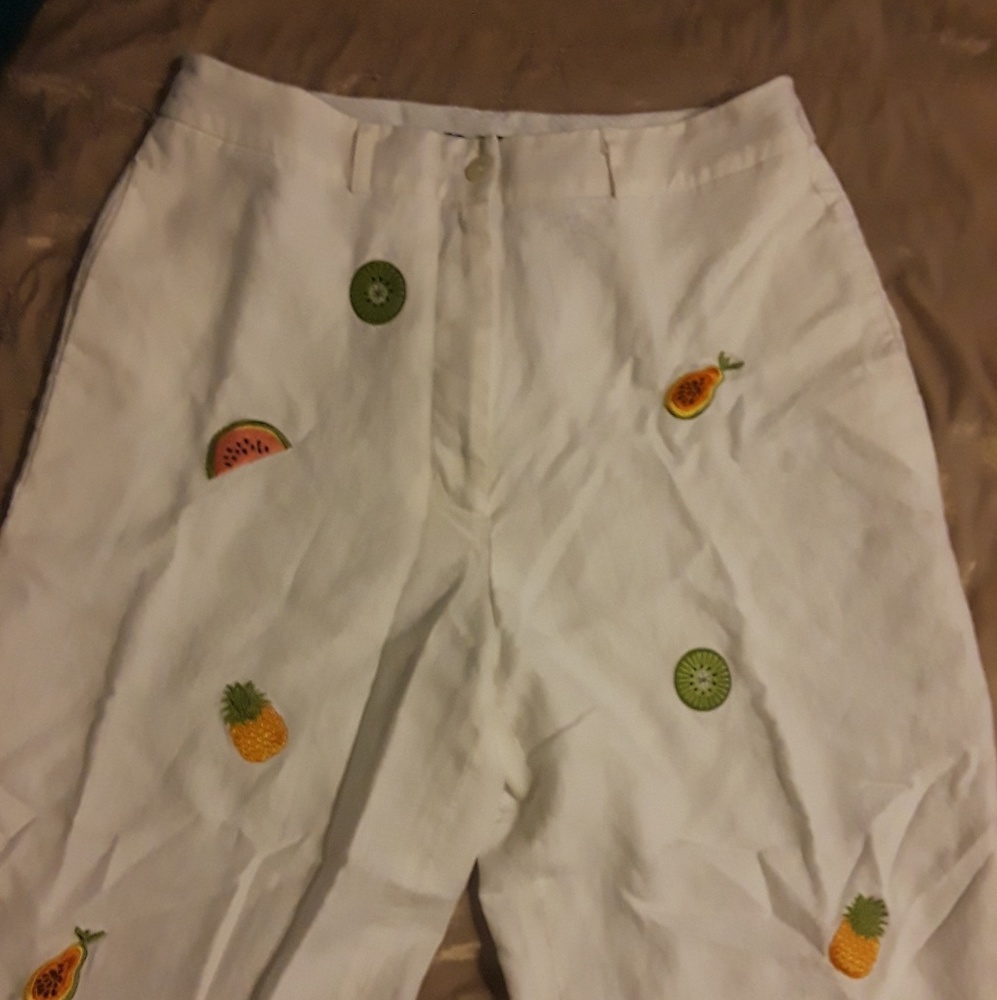 Deane & White Embroidered Cropped Pants. NWOT